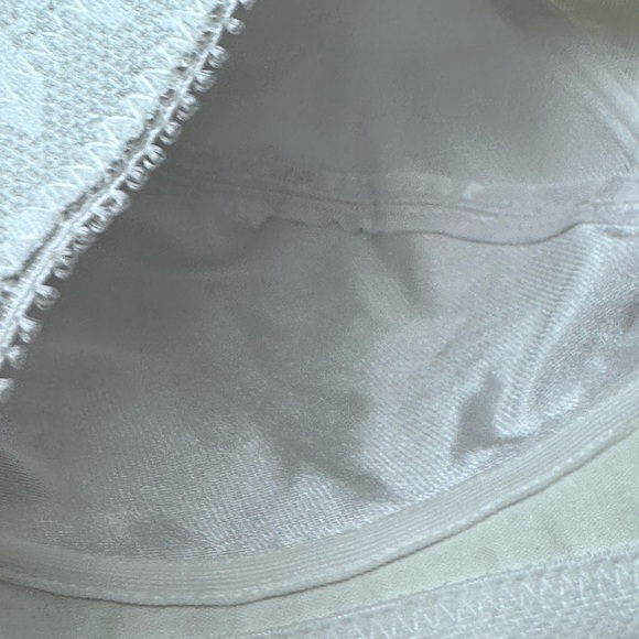 Playtex Floral Print 38C White Bra Wireless Back Closure Style 4693 - Picture 3 of 10